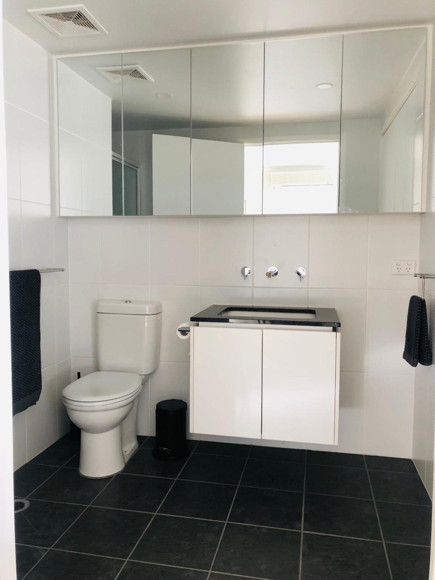 Staying Places - The Avenue Canberra Ruang foto